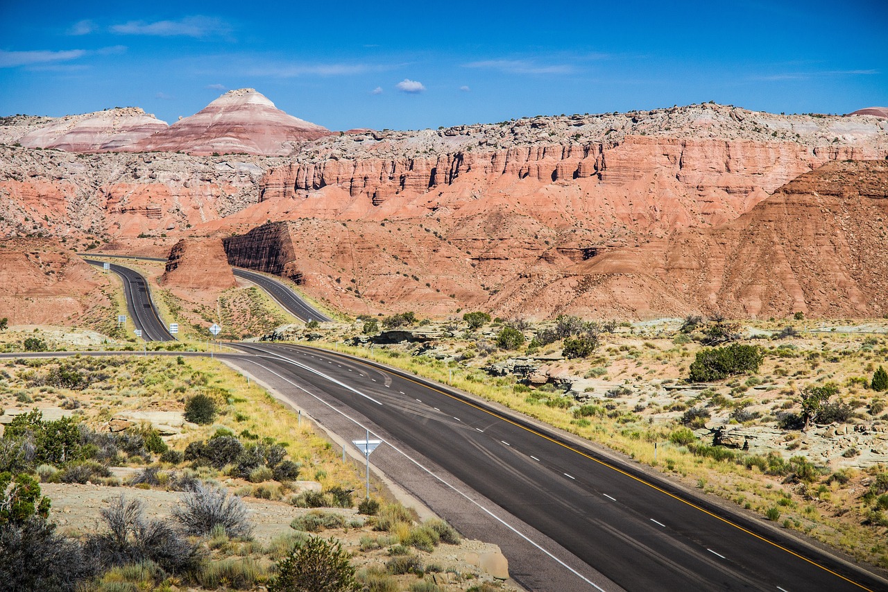 desert, highway, mountains-864988.jpg